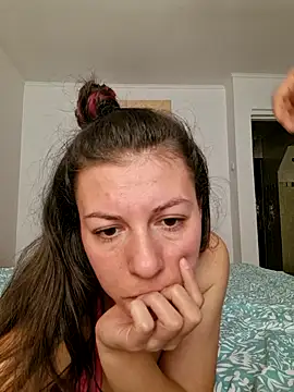 Snapshot of CrazyInTwo chatting on October 23, 11:42 am CrazyInTwo online show from October 23, 11:42 am