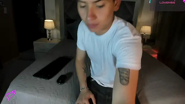 Snapshot of kinkypetite1 chatting on October 28, 11:25 am kinkypetite1 online show from October 28, 11:25 am