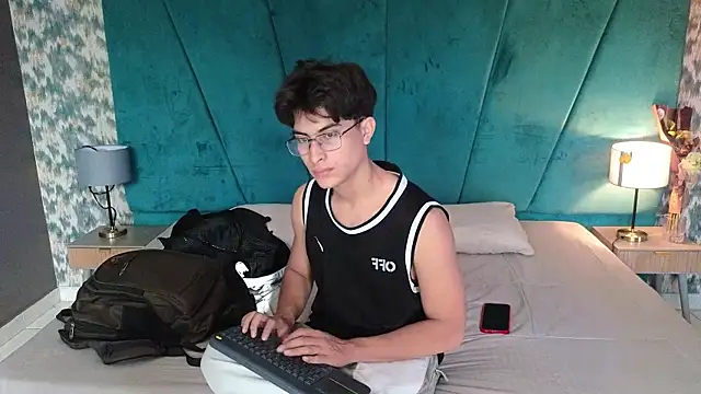 Aaron Eze online show from February 26, 8:30 pm