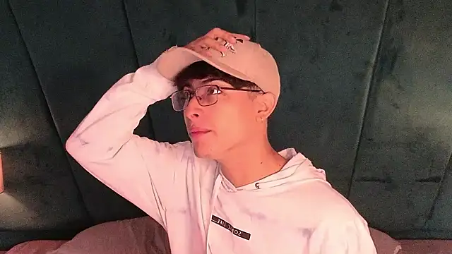 Aaron Eze online show from March 17, 12:41 pm