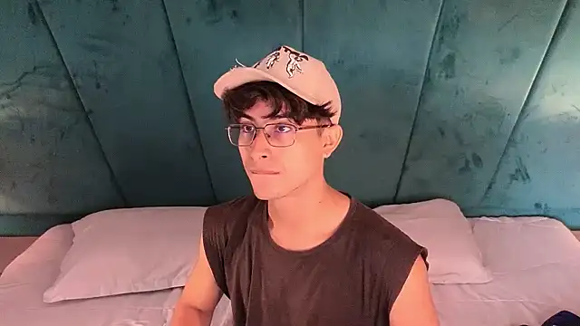 Aaron Eze online show from April 15, 2:13 pm