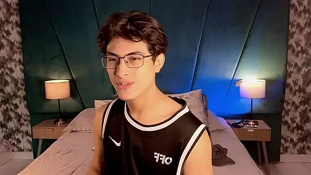 Aaron Eze online show from May 29, 12:36 pm