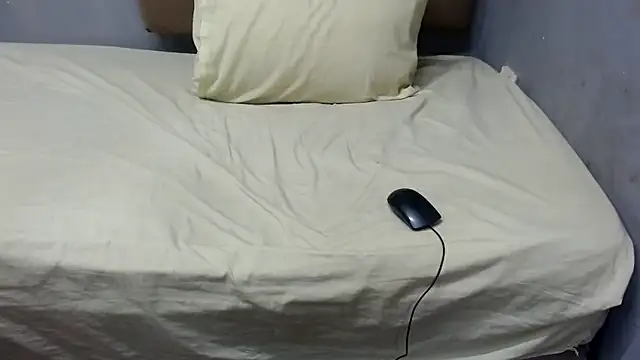 Snapshot of SweetDivaXX chatting on November 15, 9:11 pm SweetDivaXX online show from November 15, 9:11 pm