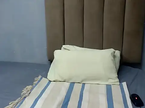 Snapshot of SweetDivaXX chatting on November 28, 10:18 am SweetDivaXX online show from November 28, 10:18 am