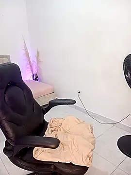 Noah Cherry online show from November 2, 4:15 am