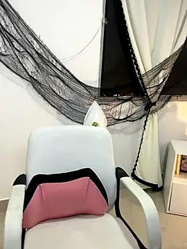 kit katt online show from October 19, 1:17 am