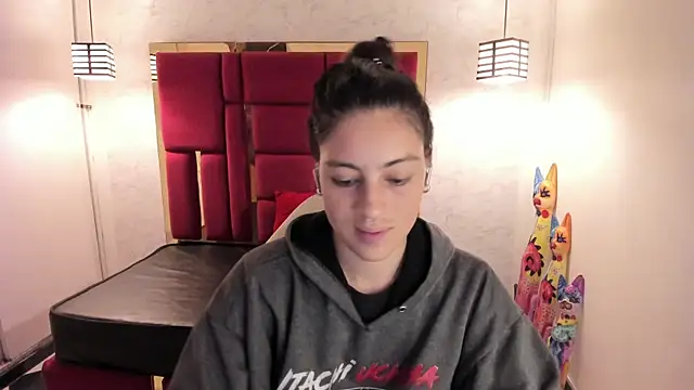 moon winy online show from November 4, 11:31 am