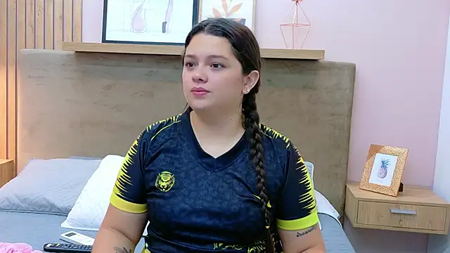 Tessa Stone online show from February 11, 1:43 am