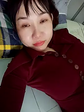 Snapshot of Ana-love2025 chatting on October 28, 2:15 am Ana-love2025 online show from October 28, 2:15 am