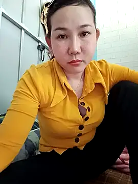 Snapshot of Ana-love2025 chatting on November 21, 2:10 am Ana-love2025 online show from November 21, 2:10 am