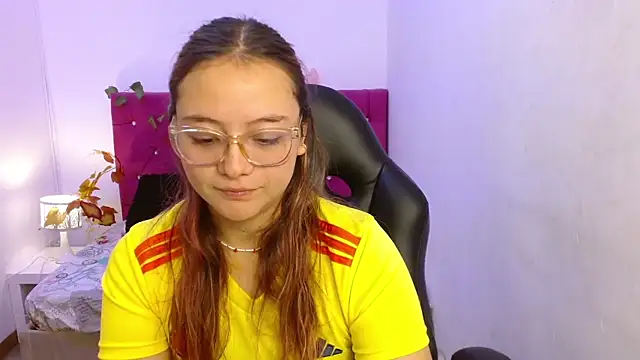 Red Lola  online show from October 16, 12:50 pm