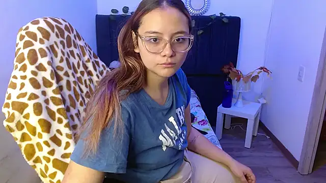 Red Lola  online show from October 23, 1:10 pm