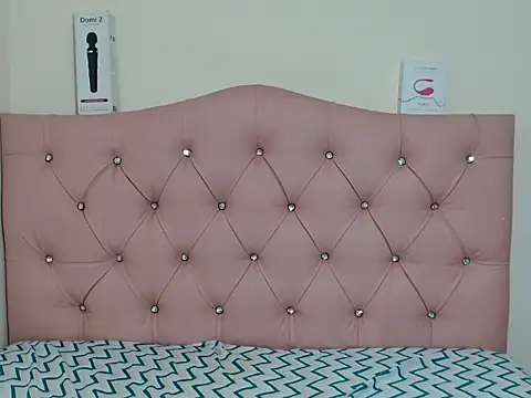 Snapshot of Anny_Robert_ chatting on June 3, 6:02 pm Anny Robert online show from June 3, 6:02 pm