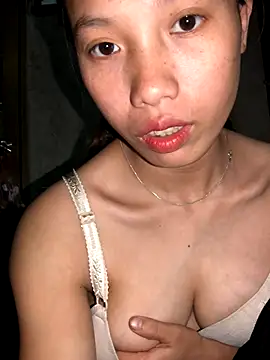 Snapshot of Lily-2k chatting on October 24, 10:50 pm Lily-2k online show from October 24, 10:50 pm