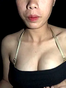 Snapshot of Lily-2k chatting on October 27, 1:26 pm Lily-2k online show from October 27, 1:26 pm