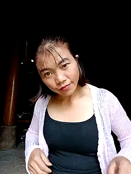 Snapshot of omai-ngot chatting on October 28, 4:27 am omai-ngot online show from October 28, 4:27 am