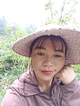 Snapshot of omai-ngot chatting on October 30, 12:56 am omai-ngot online show from October 30, 12:56 am