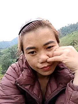 Snapshot of omai-ngot chatting on November 24, 2:22 am omai-ngot online show from November 24, 2:22 am