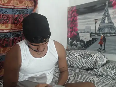 Snapshot of Charly_22cm chatting on October 24, 4:31 am Charly 22cm online show from October 24, 4:31 am