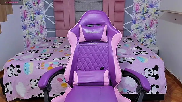 AdelaidaManson18 online show from December 15, 3:11 am