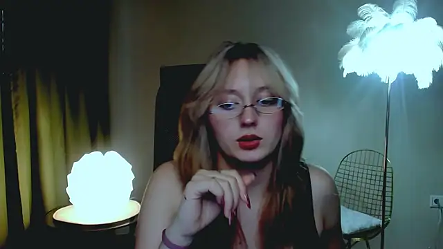 ScarlettScril online show from October 20, 6:25 am