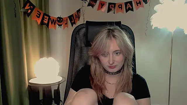 ScarlettScril online show from November 1, 6:37 am