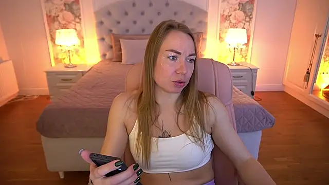 VixenMuse online show from April 20, 8:21 pm