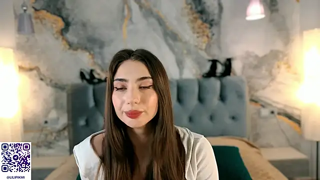 Snapshot of Chloewilldd chatting on October 30, 10:32 pm Chloewilldd online show from October 30, 10:32 pm