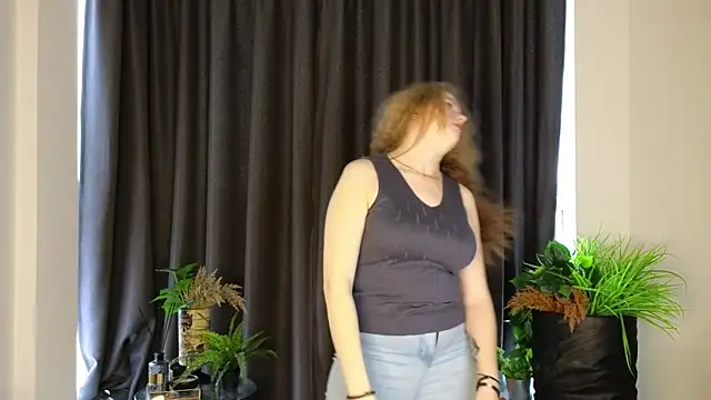 Snapshot of NightSaffron chatting on December 4, 6:55 am NightSaffron online show from December 4, 6:55 am