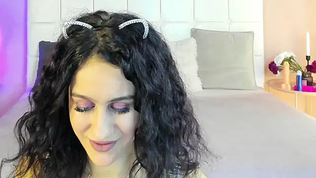 Snapshot of IzieCarter chatting on October 24, 7:21 pm IzieCarter online show from October 24, 7:21 pm