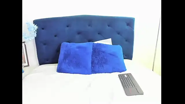 Snapshot of Scarlett_Glows1 chatting on October 27, 10:58 pm Scarlett Glows1 online show from October 27, 10:58 pm