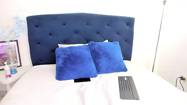 Snapshot of Scarlett_Glows1 chatting on November 15, 7:21 pm Scarlett Glows1 online show from November 15, 7:21 pm