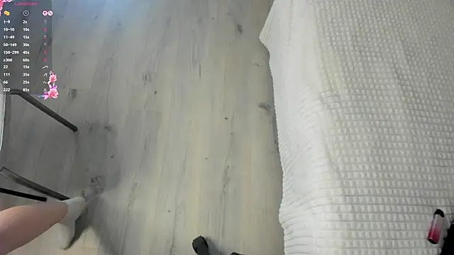 NayaValen online show from April 8, 5:07 am