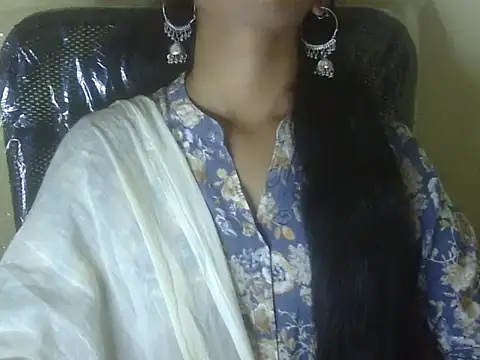 Snapshot of Shezi_N chatting on October 23, 2:33 am Shezi N online show from October 23, 2:33 am
