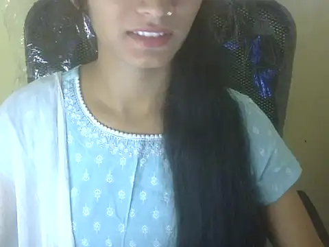 Snapshot of Shezi_N chatting on October 26, 8:42 am Shezi N online show from October 26, 8:42 am