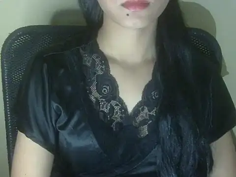 Snapshot of Shezi_N chatting on July 22, 2:42 pm Shezi N online show from July 22, 2:42 pm