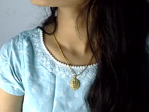 Snapshot of Shezi_N chatting on July 31, 3:44 pm Shezi N online show from July 31, 3:44 pm