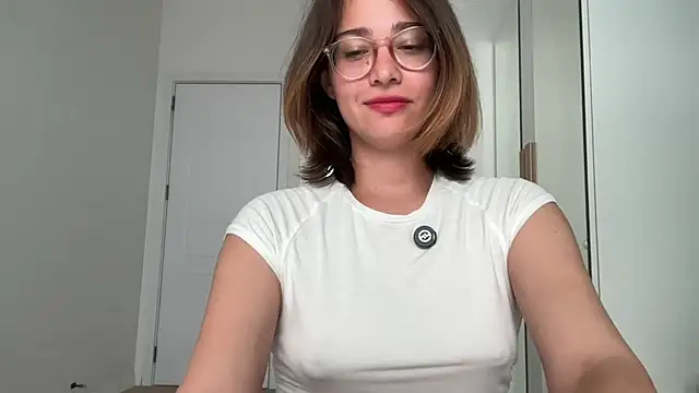 Snapshot of WillHannah chatting on August 1, 4:23 am WillHannah online show from August 1, 4:23 am