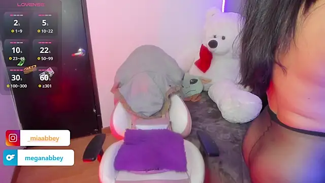 mia  abbey online show from April 13, 11:43 pm