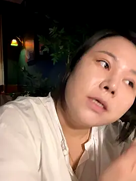 Snapshot of Alice9988 chatting on October 19, 9:54 am Alice9988 online show from October 19, 9:54 am