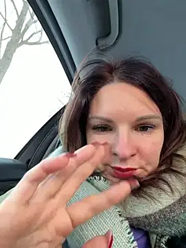 Snapshot of kinkysarahx chatting on January 6, 11:14 am kinkysarahx online show from January 6, 11:14 am