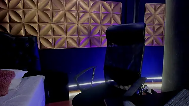 Snapshot of lovenatasha_ chatting on October 28, 5:15 pm lovenatasha  online show from October 28, 5:15 pm