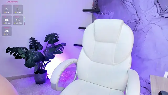 Snapshot of IamAdara chatting on December 17, 2:56 pm IamAdara online show from December 17, 2:56 pm