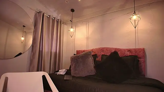 ivy bonnie online show from November 10, 11:53 am