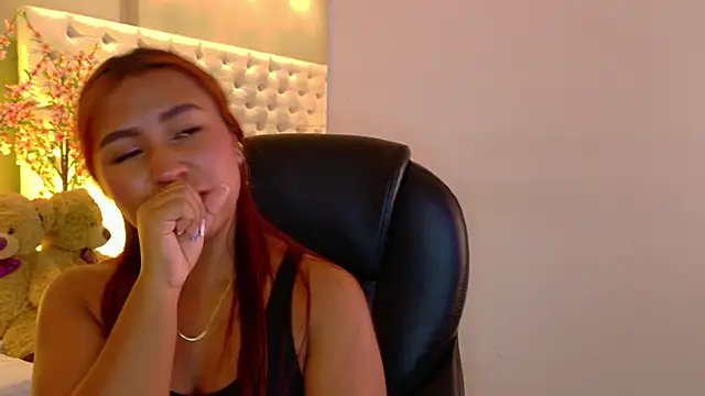 Snapshot of KathiaLuxe chatting on November 19, 2:06 pm KathiaLuxe online show from November 19, 2:06 pm