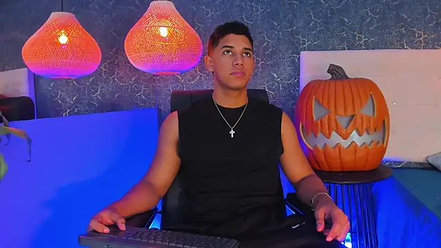 Snapshot of Zayne_cross chatting on October 22, 5:41 am Zayne cross online show from October 22, 5:41 am