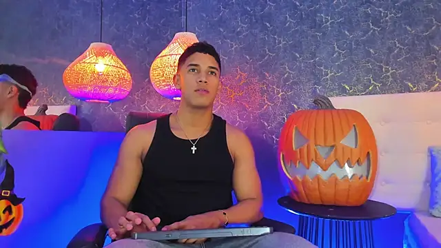 Snapshot of Zayne_cross chatting on October 24, 5:26 am Zayne cross online show from October 24, 5:26 am