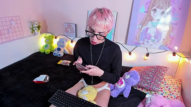 Strawberry Kitty  online show from November 15, 4:21 am