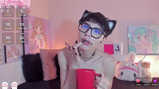 Strawberry Kitty  online show from January 17, 4:06 am