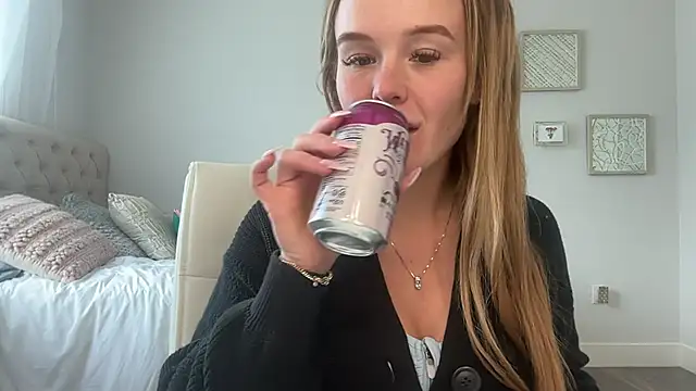 Snapshot of Amberjayxox0 chatting on November 17, 8:14 pm Amberjayxox0 online show from November 17, 8:14 pm